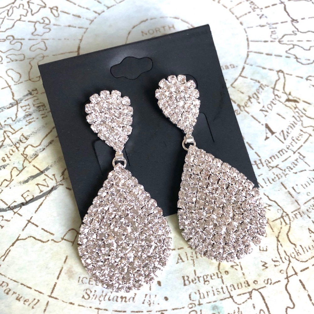 ✨ Bold rhinestone crystal tear drop earrings bride